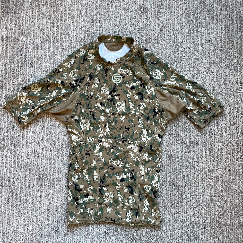 Men's XS Extra Small Skins Short Sleeve Compression shirt Digital Camo